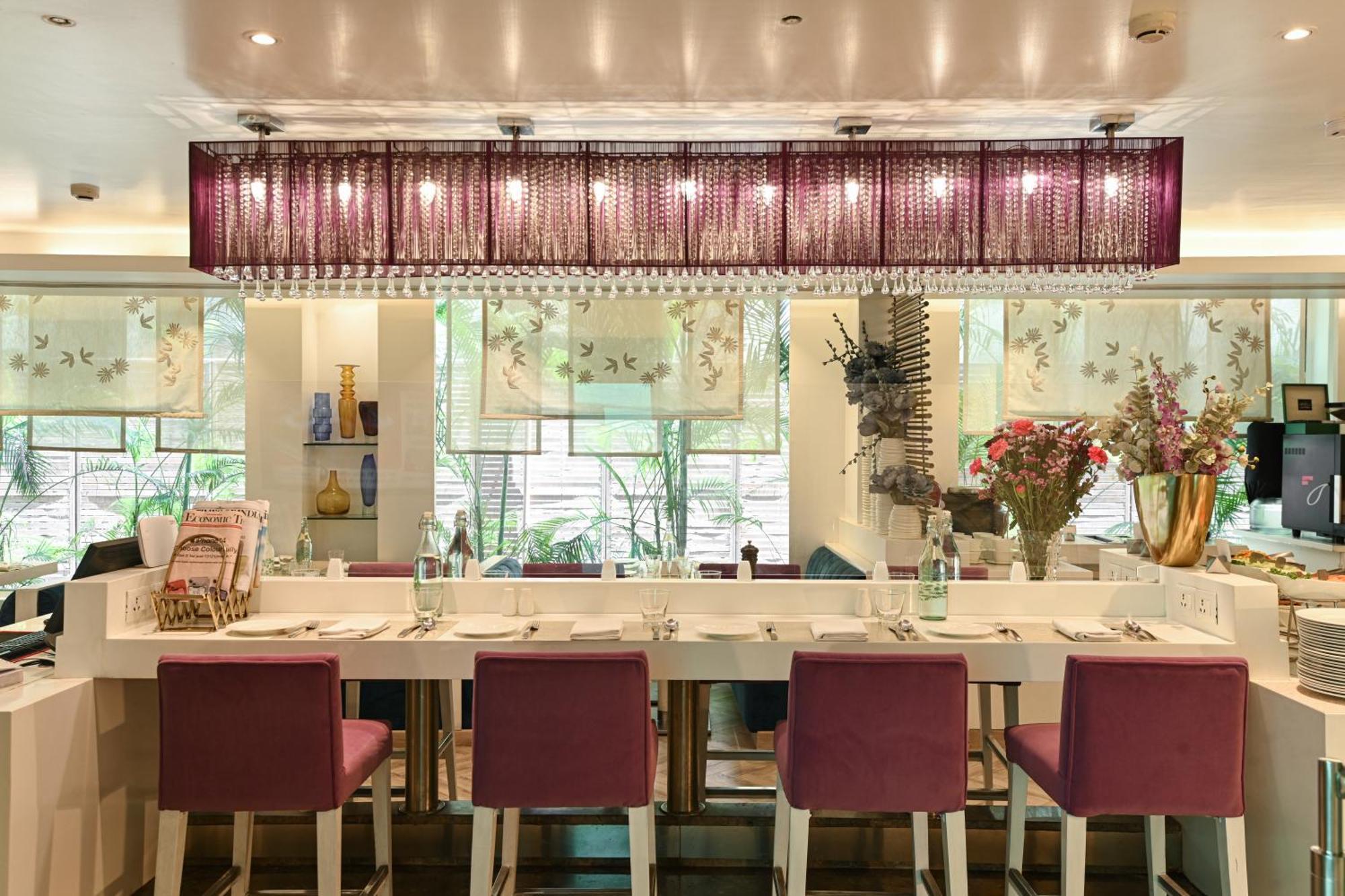 The Ashtan Sarovar Portico Nueva Delhi Exterior foto