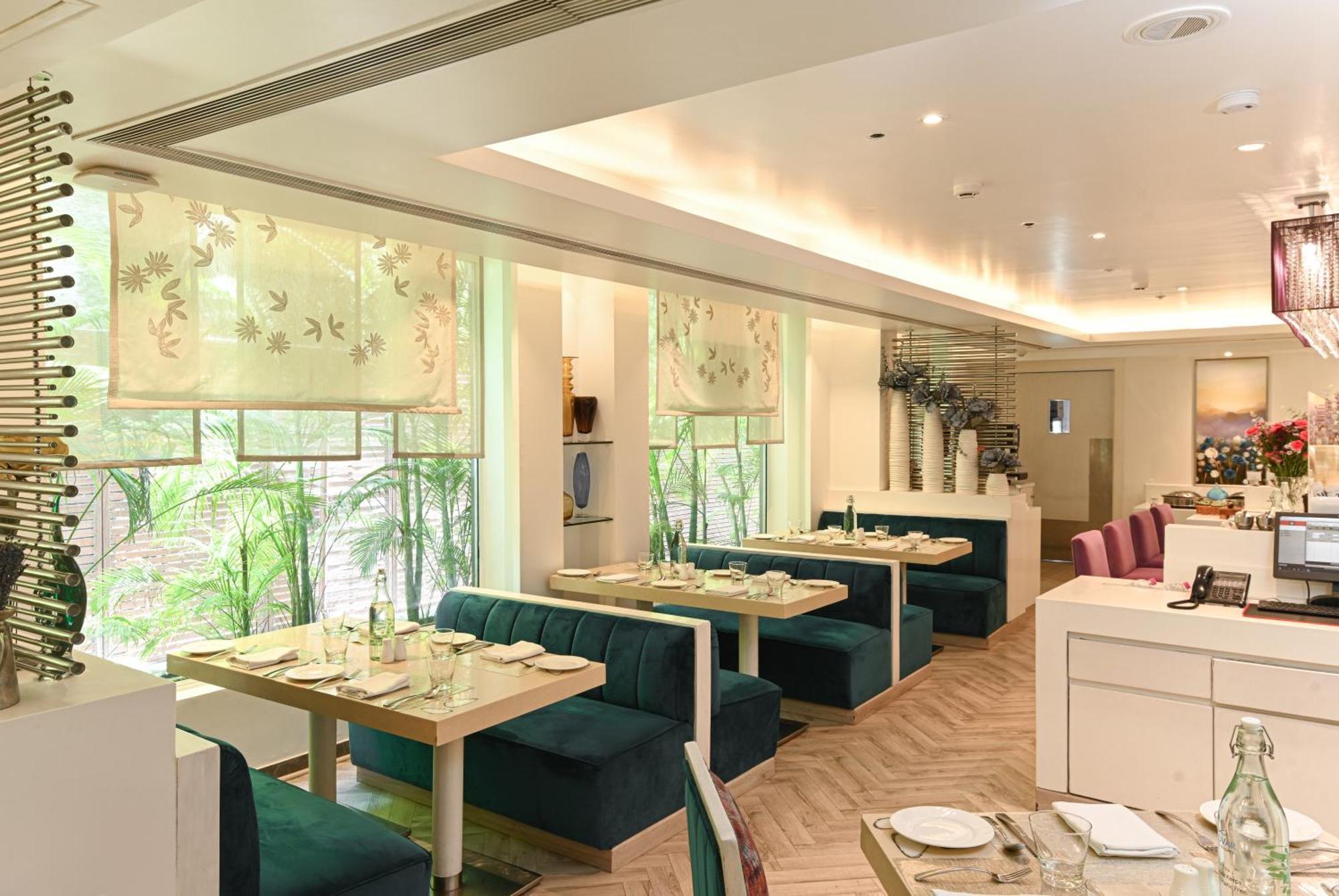 The Ashtan Sarovar Portico Nueva Delhi Exterior foto